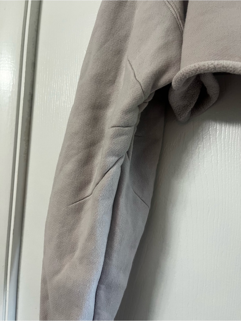 ALO YOGA extreme crop pull over best for medium/large - Picture 3 of 9